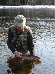 Here she is and soon she goes! Kuva: SFM-toimitus The catches: Oliver 1 brown trout with Stonefly nymph, 3 trouts and 2