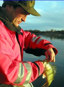 Timo and 610 g perch (photo by KariA)