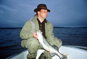 Toukokuun loppu 2001, Bude ja 2,5 kiloinen fluorikeltaiseen ottanut